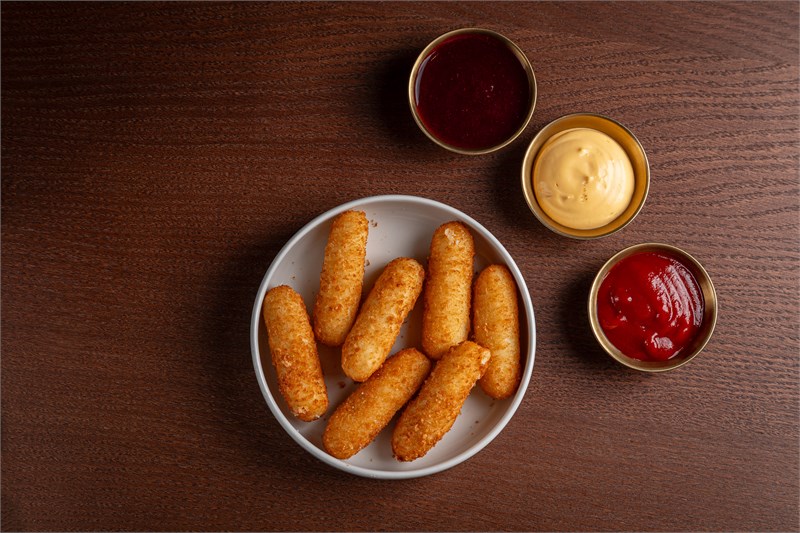 СЫРНЫЕ ПАЛОЧКИ ИЗ  МОЦАРЕЛЛЫ С БРУСНИЧНЫМ СОУСОМ 1003197 - фото 5043