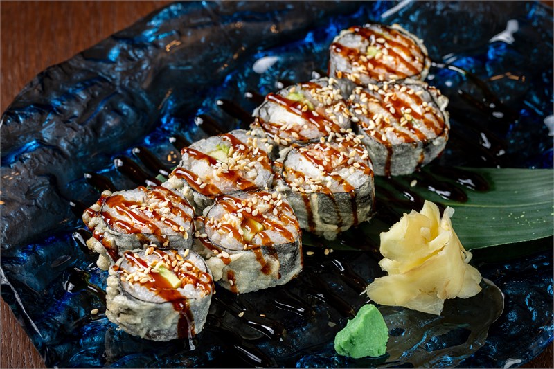 Тёплый ролл с угрём 00940